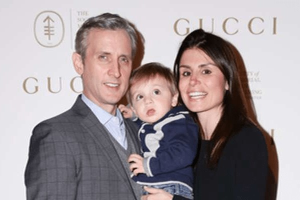 Image of a journalist, T.V. host, and legal commentator, Dan Abrams and family
