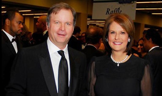 Image of the chief political analyst of CNN, Gloria Ann Borger and husband