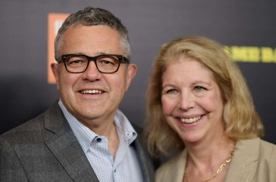 Image of renowned CNN analyst, Jeffrey Toobin and wife