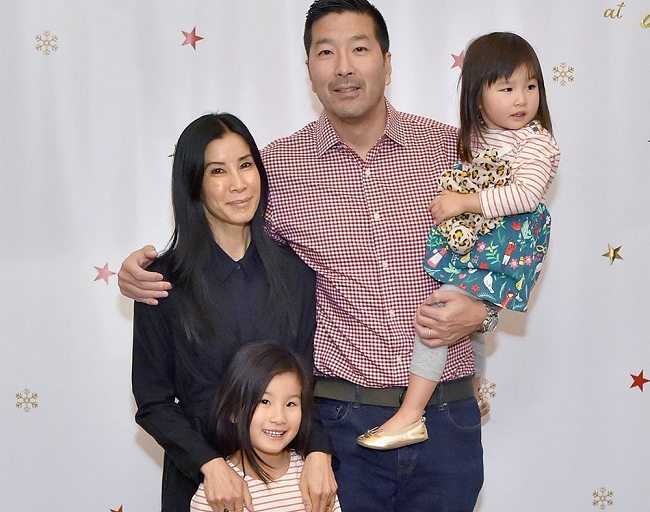 Image of successful journalist and author, Lisa Ling and family